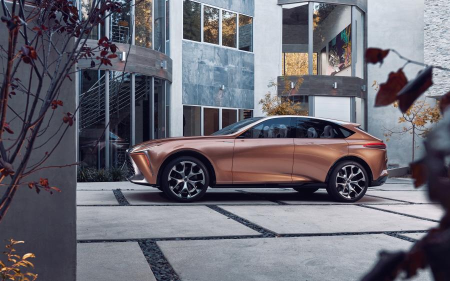  Lexus LF-1 Limitless 2018 года  (фото 71 из 72)